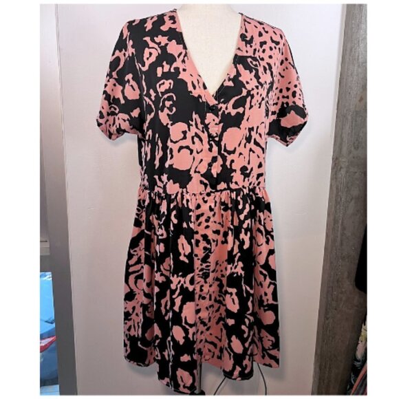 URBAN THREADS Oversized Button Down Smock Dress Pink & Black Abstract Size 6 - Picture 3 of 10